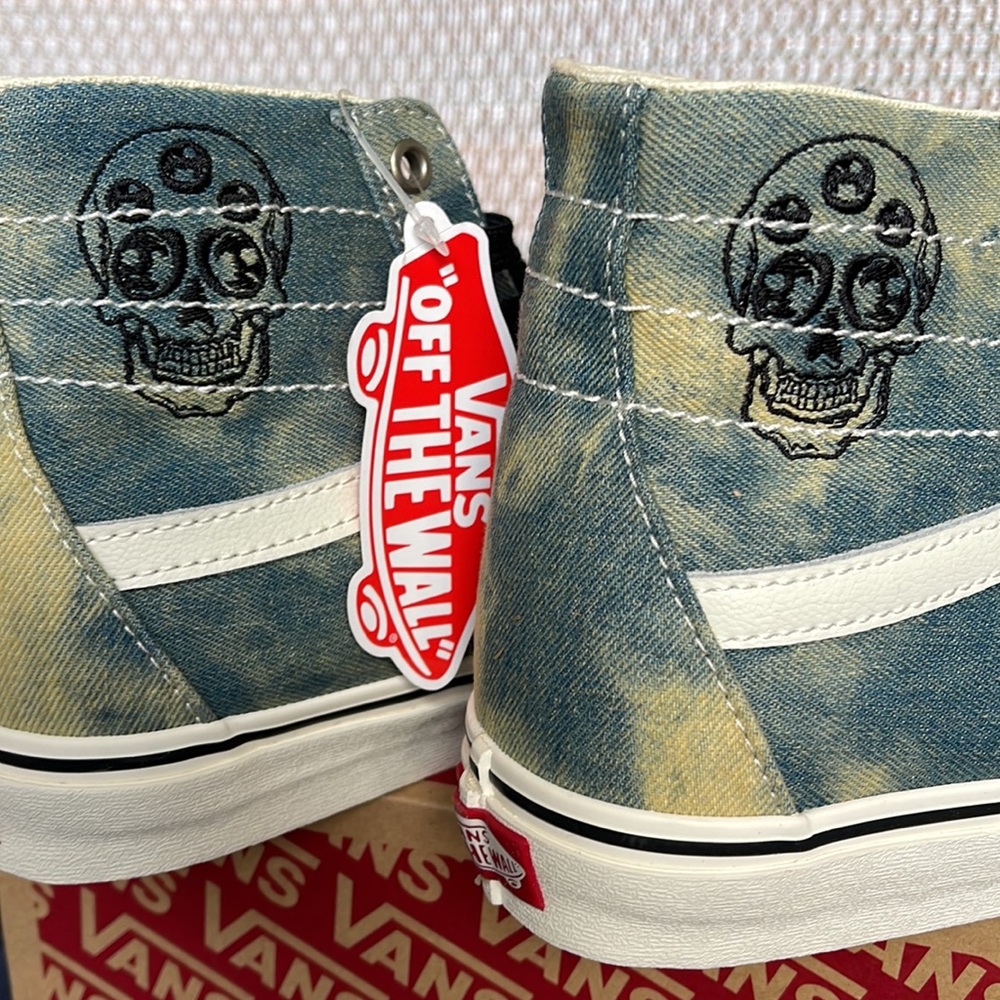 Vans Men’s Sk8-Hi Tapered
Denim Embroidery Olive/White
VN0A5KRUY33
Sneakers - Picture 15 of 16